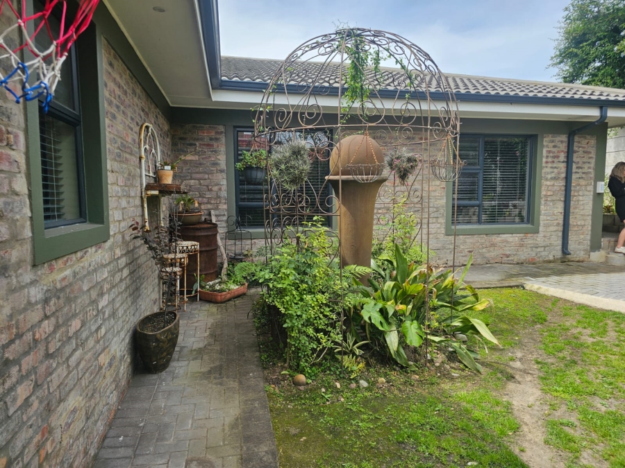 3 Bedroom Property for Sale in Reebok Western Cape